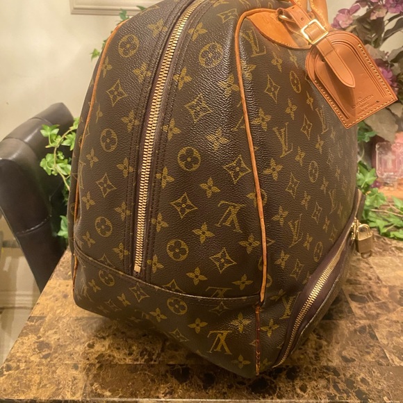 Gorgeous Louis Vuitton Unisex Monogram Evasion Travel Bag - #11 - Picture 4 of 13